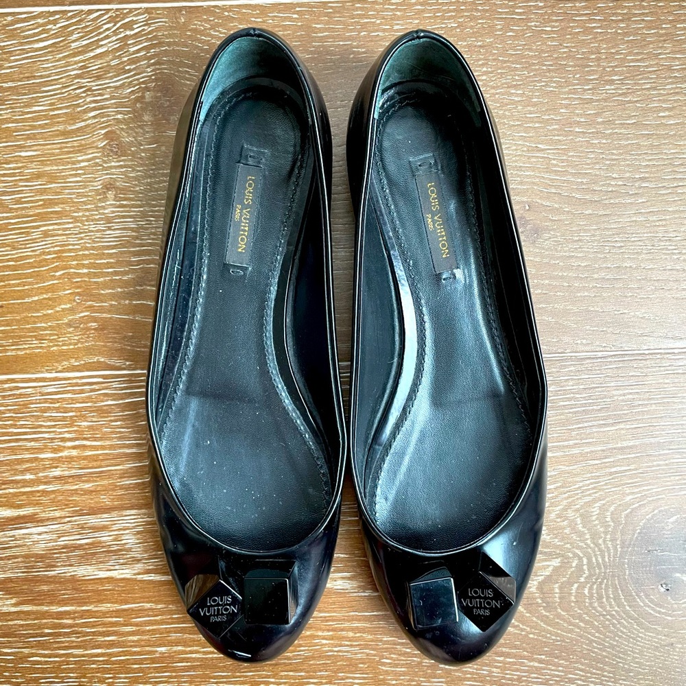 LOUIS VUITTON black flats size 38